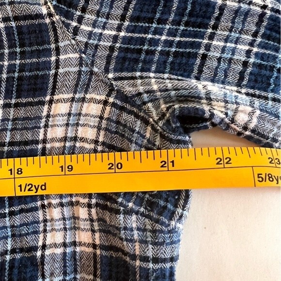 Kut From The Kloth Blue Plaid Snap Front Roll Tab Shirt Top Size L - Picture 11 of 13